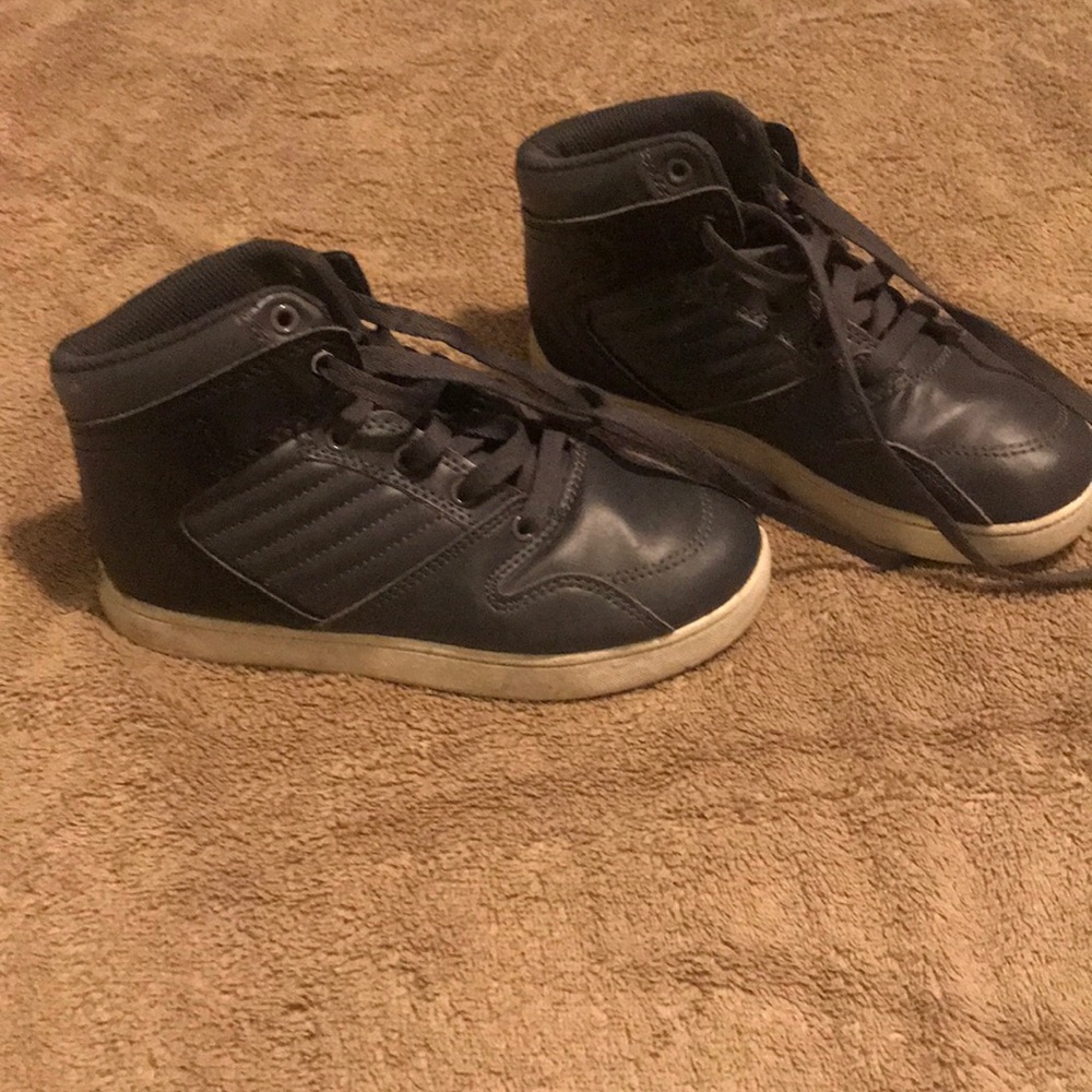 Boys shoes